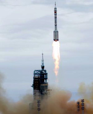中国第二艘载人飞船神舟六号发射成功!(组图)