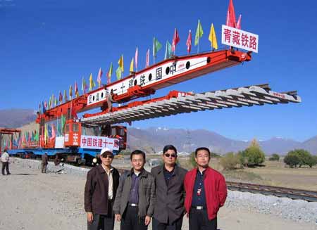 青藏铁路跨越雪山及无人区 挑战三大极限(组图)