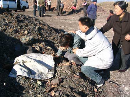 老妇走失后自然死亡 曝尸荒野八天无人理睬(图)