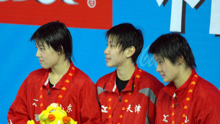 图文:十运会游泳 女子800米自由泳前三名