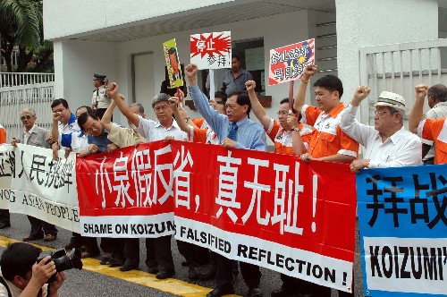 马来西亚华人抗议小泉参拜靖国神社(图)