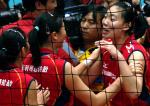 图文： 十运女排决赛 天津队队员十分高兴