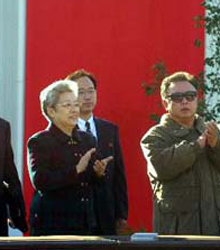吴仪10月9日出席中国援朝玻璃厂竣工典礼