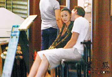 明星:张柏芝与男友一路搂腰黏吻-搜狐女人