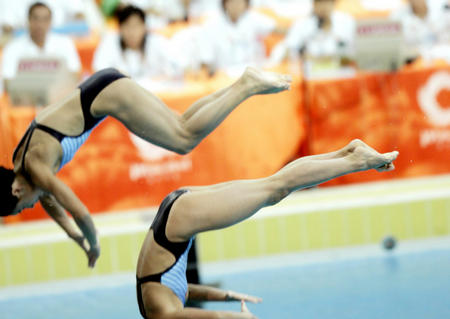 图文：女子双人10米跳台