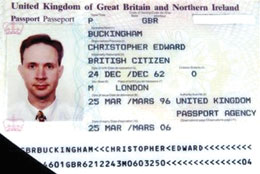 按照英国法律,"以假名申请护照"最高可获刑两年.