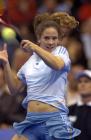 图文：WTA2005年度总决赛 施奈德全力回球
