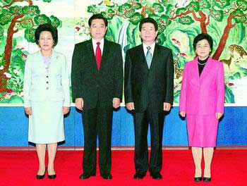 胡锦涛同卢武铉会谈 就深化中韩合作提出四建议
