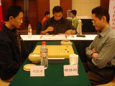 图文:第六届理光杯围棋赛 邵炜刚迎战胡跃峰