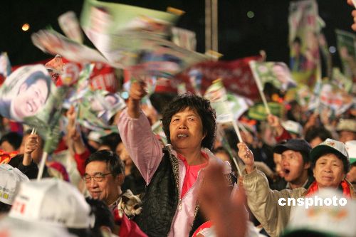 图：台湾县市长选举造势活动进入白热化