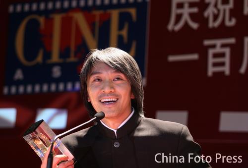 中国电影百年颁奖礼:周星弛姜文谢晋获奖(图)