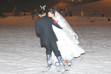 雪上婚礼惊艳军都山滑雪场模特t台上酷气十足