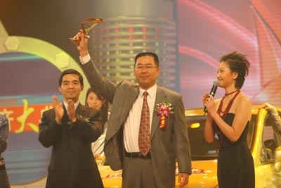 TIIDA骐达勇获2005年CCTV年度中级车大奖