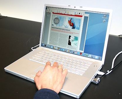 苹果推出英特尔CPU笔记本MacBook Pro