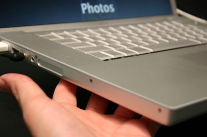 苹果推出英特尔CPU笔记本MacBook Pro