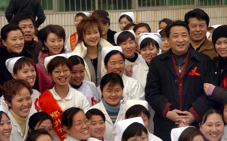 郑州第六人民医院发生向艾滋病人献爱心