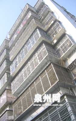给母亲发完短信后 高中女生纵身跳下八楼(图)