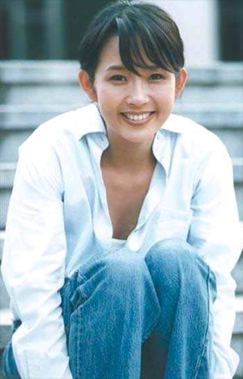 女星崔真实当选2005年度,最受韩国成年男女喜爱的电视剧女星.