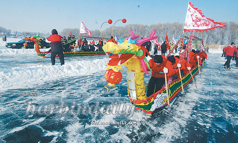 冰上龙舟竞渡太平湖(组图)