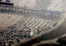 韩国春运客流超总人口 铁路开通除夕特快车(图