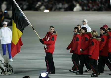 图文：都灵冬奥会开幕式 比利时代表团入场