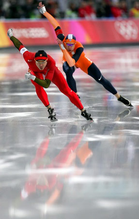 图文:冬奥会男子500米速度滑冰 选手卢卓