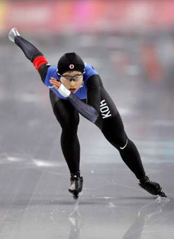 图文:冬奥会女子速度滑冰500米 韩国选手在比赛
