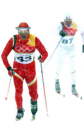 图文:冬奥会男子越野滑雪赛 中国运动员李阁亮
