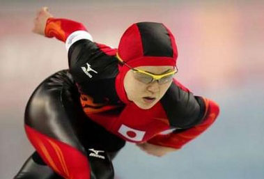 图文：冬奥会速滑女子1000米 日本选手在比赛中