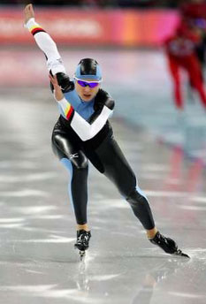 图文：冬奥会速滑女子1000米 德国选手在比赛中
