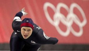 图文：冬奥会速滑女子1000米 美国选手在比赛中