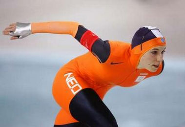 图文：冬奥会速滑女子1000米 荷兰选手在比赛中