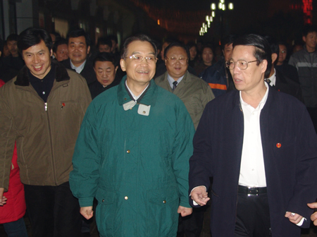 温家宝总理一件棉衣穿10年 感动数十万中国网