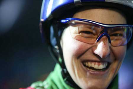 图文：女子自由式滑雪 瑞士名将勒乌笑容满面