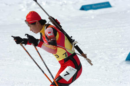 图文:冬季两项女子4×6公里接力 殷俏在比赛中