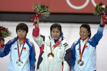 2022冬奥会领奖图片,2022冬奥会图片 visa特约2006都灵冬奥会 冰雪图集 冬奥会25日组图 25日短道