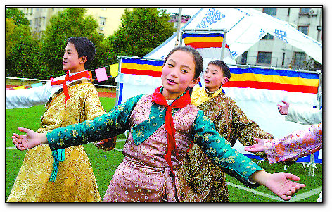 藏族学生迎新年(图)