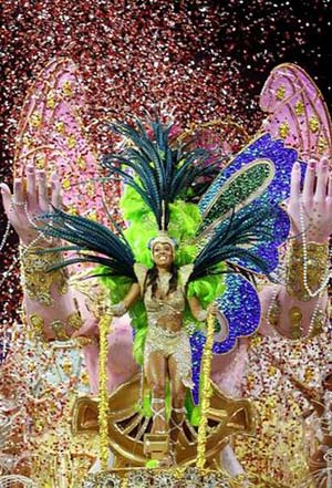 巴西狂欢节 最挑逗桑巴女郎逐个看身材喷火(图)