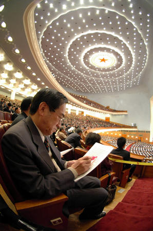 最高人民法院院长肖扬作工作报告(图)