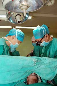 武汉协和医院成功完成首例婴儿裸心手术