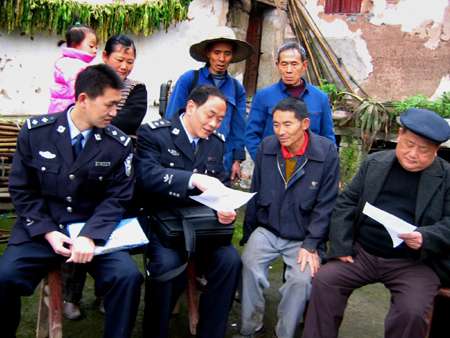 璧山民警下乡听农民意见(图)