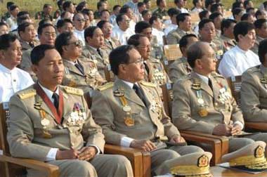 缅甸新首都彬马那举行阅兵式 丹瑞大将检阅部
