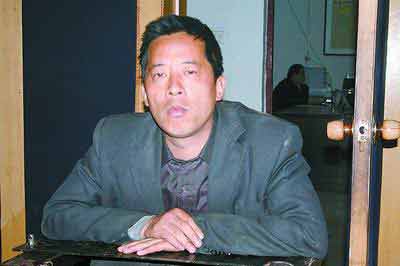 幕后凶手村会计杨理杰接受审讯