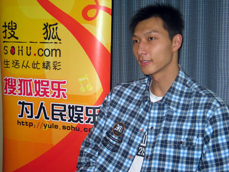 易建联做客搜狐：姚明是中国最好的球员(图)