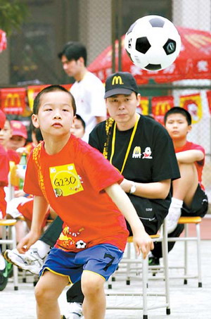 世界杯小球童一名出自广州(图)