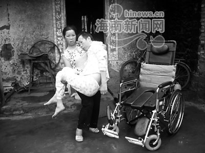 法制时讯少年骑摩托把人撞成植物人(组图)