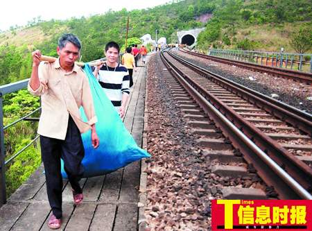 京九列车追尾至少2人死亡原因有3种说法图