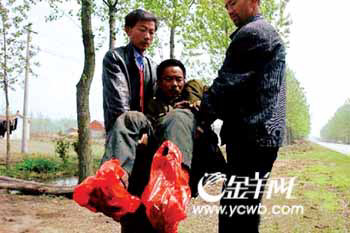 安徽一男子被断足抛弃(图)