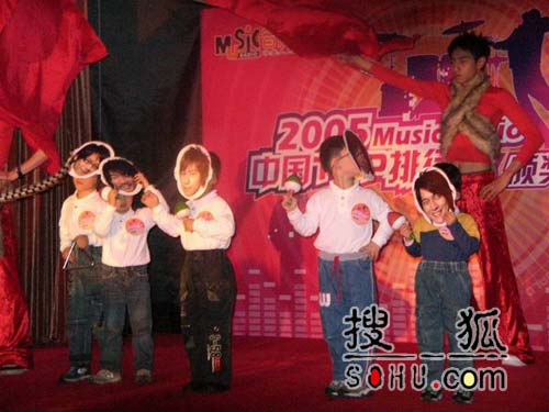 MusicRadio中国排行榜颁奖在即 羽泉上海造势