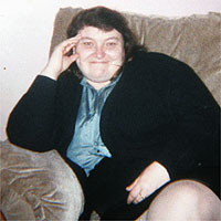 英国胖妇人四个月不愿动死在沙发上